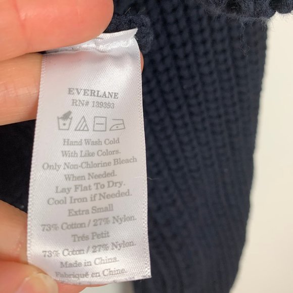 Everlane Dark Navy Texture Cotton V-Neck Sweater - Picture 6 of 7